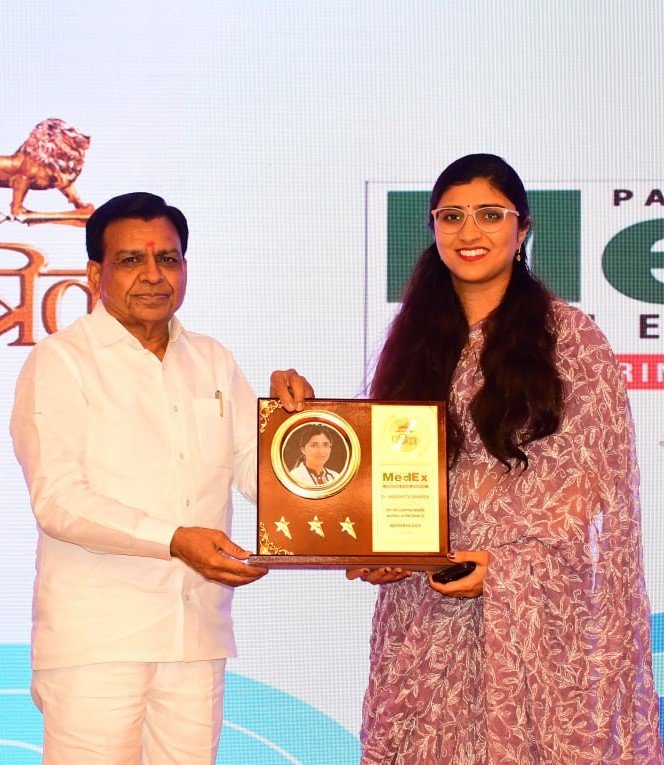 Dr. Harshita Sharma receiving a prestigious medical excellence award for her contribution in nephrology.